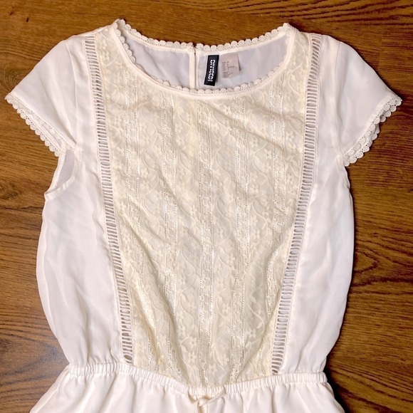 🌷 Beautiful 🌷 Cream Colour Sheer Lace Romper - Picture 4 of 7